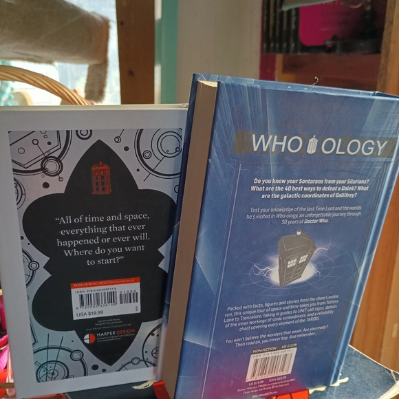 Two New Doctor Who Books - Picture 3 of 13